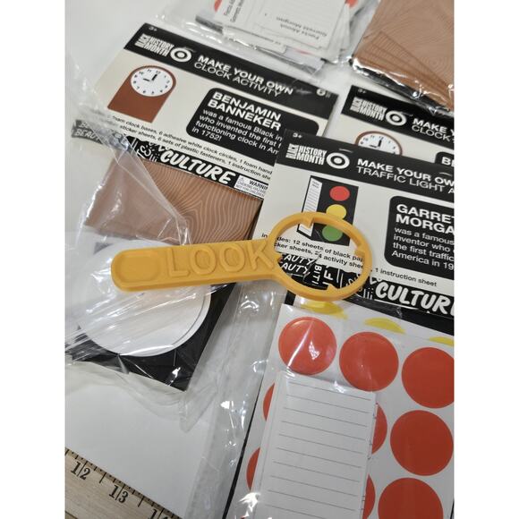 BLACK HISTORY MONTH Activities Lot Traffic Light Clock Change Hands Craft Kit - Picture 9 of 9